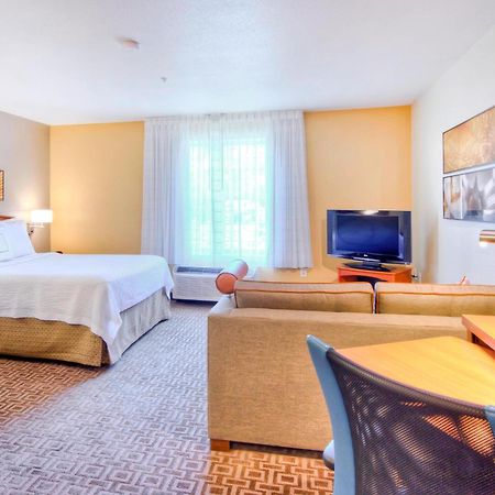 Towneplace Suites Raleigh Cary/Weston Parkway Екстер'єр фото