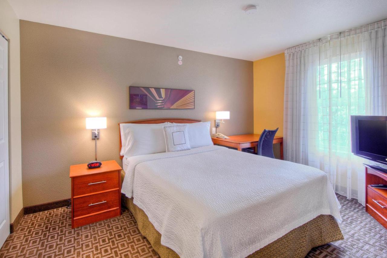 Towneplace Suites Raleigh Cary/Weston Parkway Екстер'єр фото