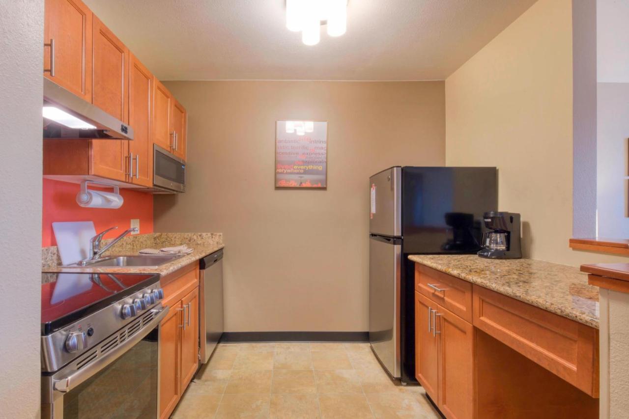 Towneplace Suites Raleigh Cary/Weston Parkway Екстер'єр фото