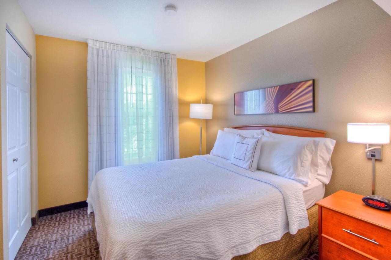 Towneplace Suites Raleigh Cary/Weston Parkway Екстер'єр фото