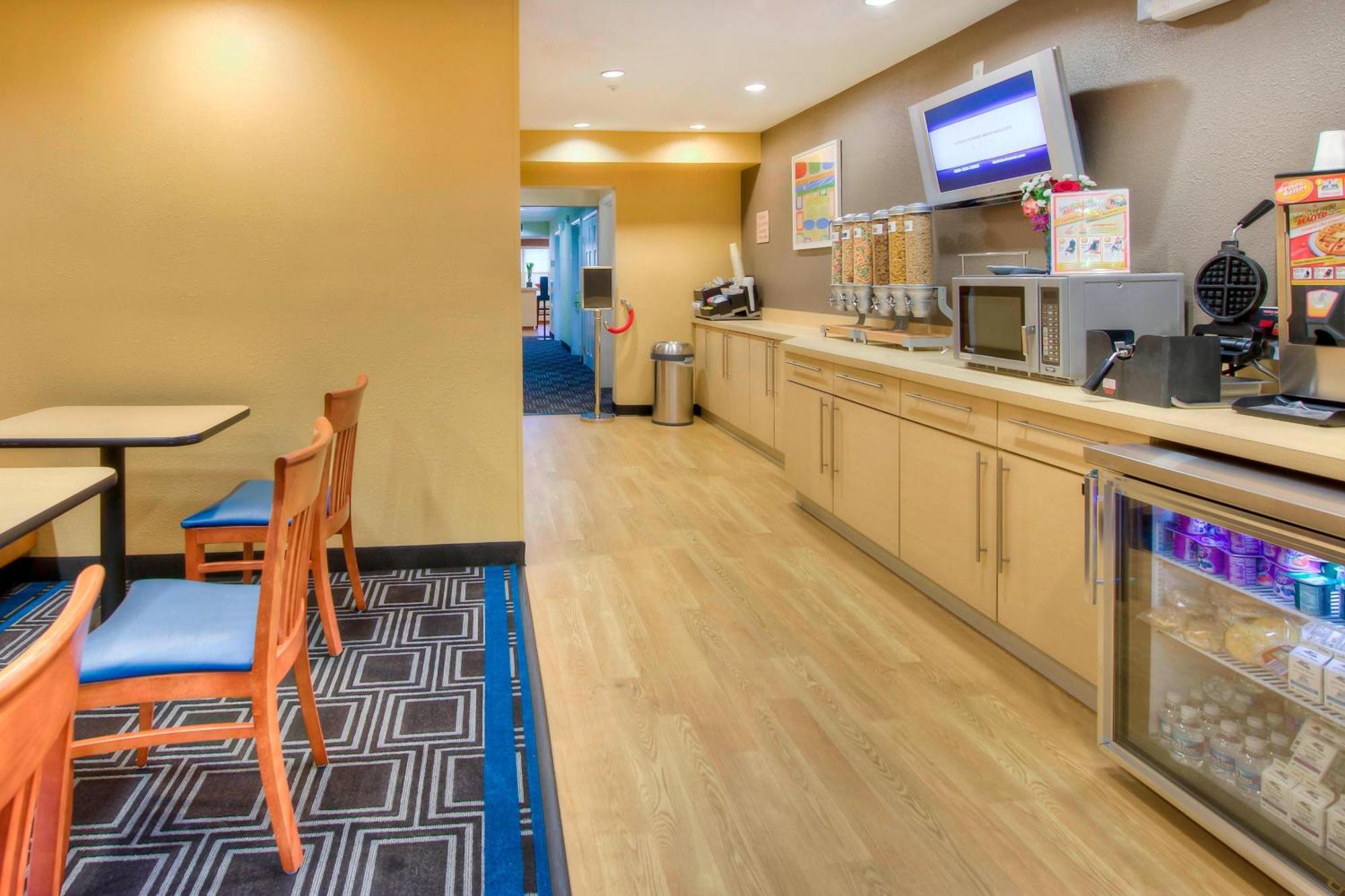 Towneplace Suites Raleigh Cary/Weston Parkway Екстер'єр фото