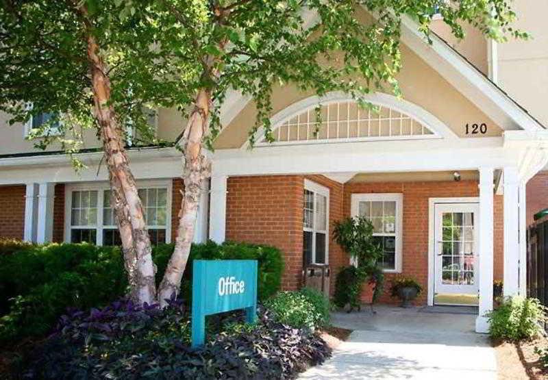 Towneplace Suites Raleigh Cary/Weston Parkway Екстер'єр фото