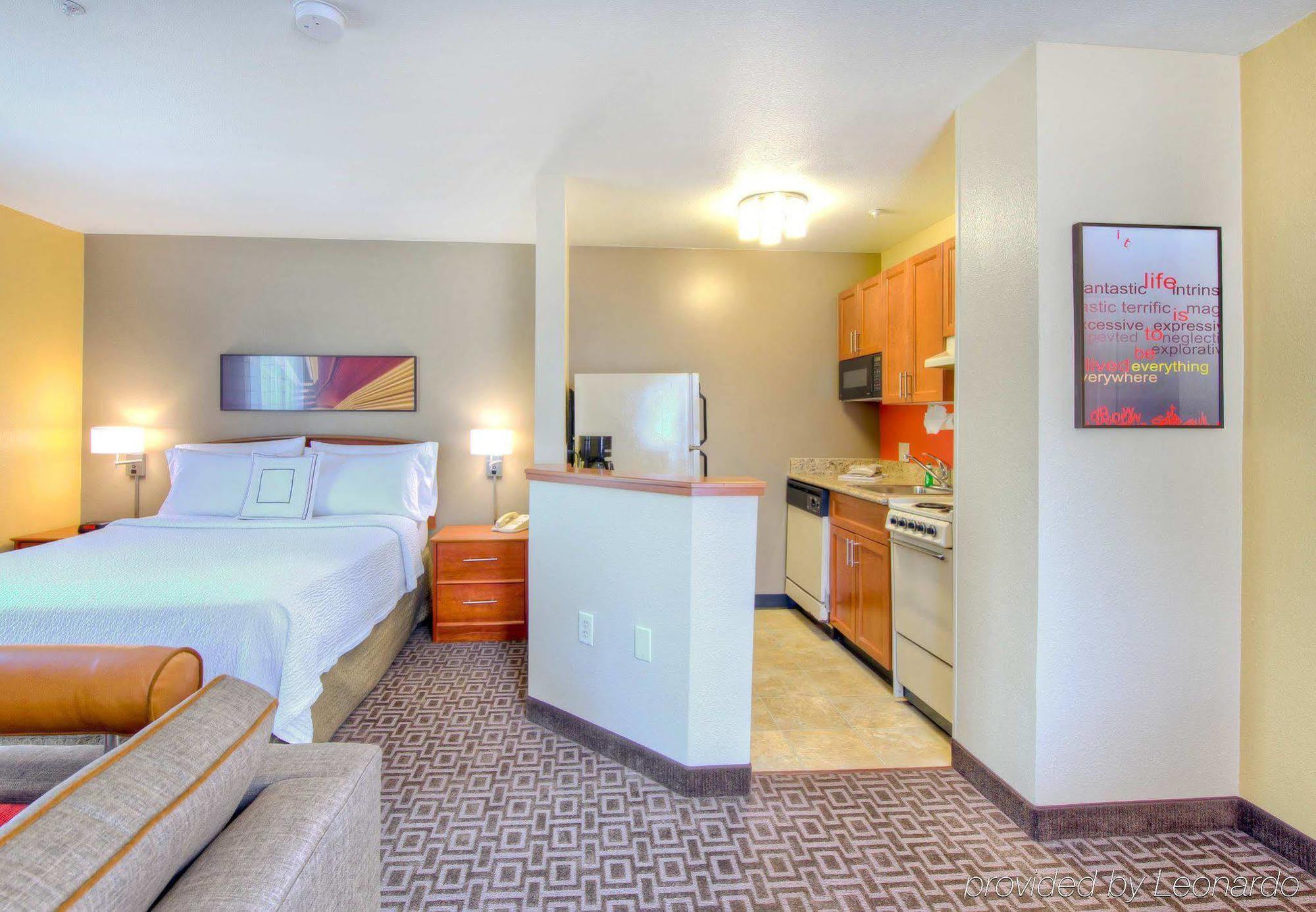 Towneplace Suites Raleigh Cary/Weston Parkway Екстер'єр фото