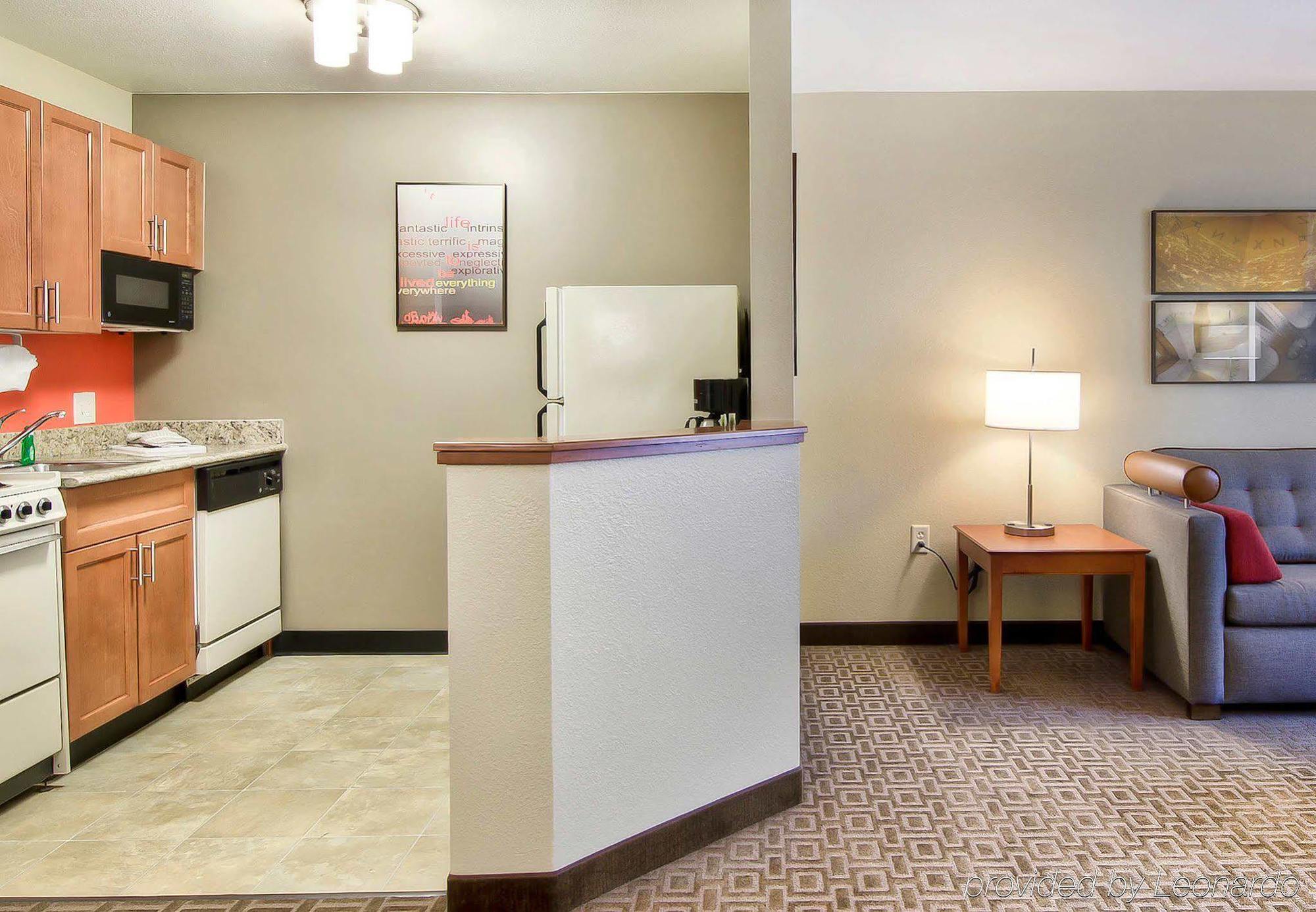 Towneplace Suites Raleigh Cary/Weston Parkway Екстер'єр фото