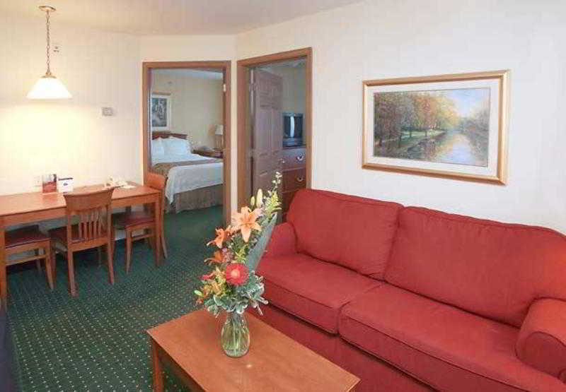 Towneplace Suites Raleigh Cary/Weston Parkway Екстер'єр фото